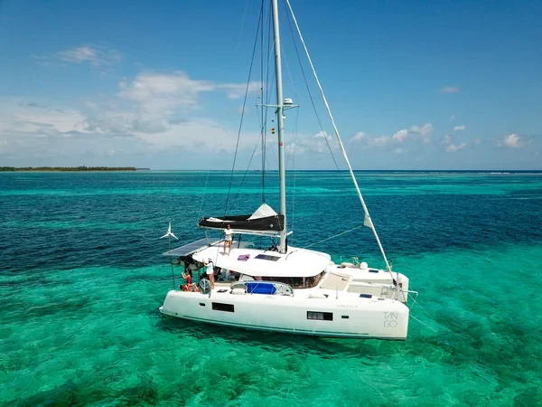 Lagoon 42 - Boatscribe.com