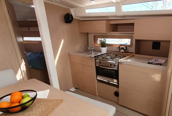 Oceanis 37.1 - Boatscribe.com