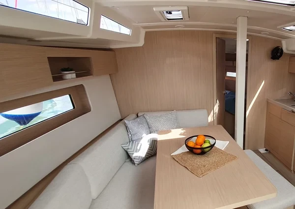 Oceanis 37.1 - Boatscribe.com