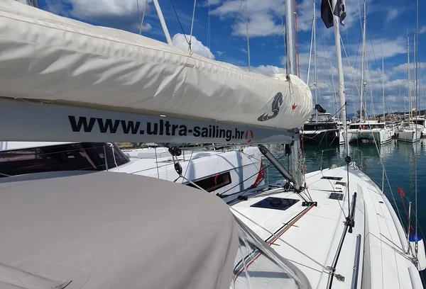 Oceanis 37.1 - Boatscribe.com