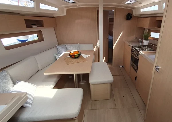 Oceanis 37.1 - Boatscribe.com