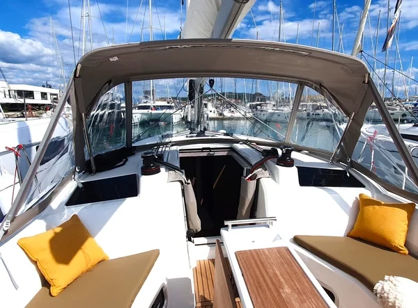 Oceanis 37.1 - Boatscribe.com