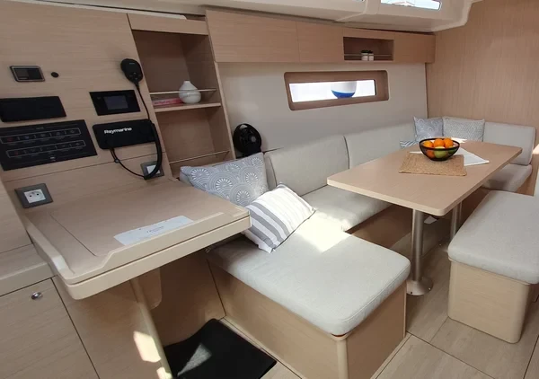 Oceanis 37.1 - Boatscribe.com