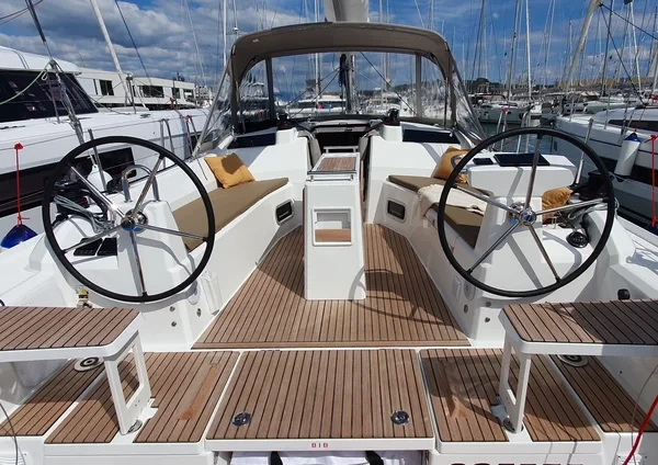 Oceanis 37.1 - Boatscribe.com