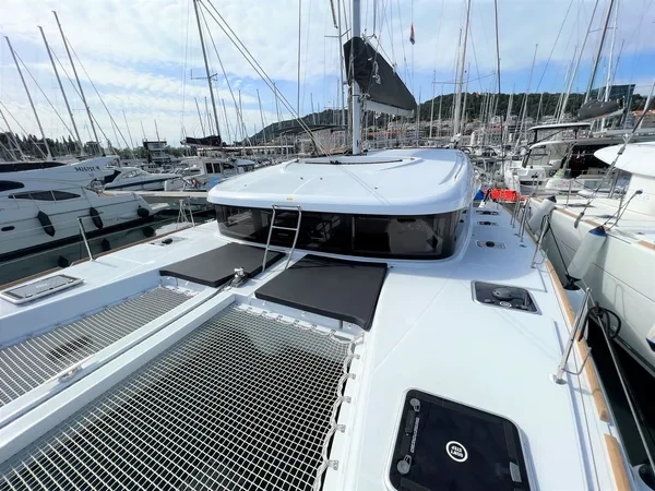 Lagoon 40 - Boatscribe.com
