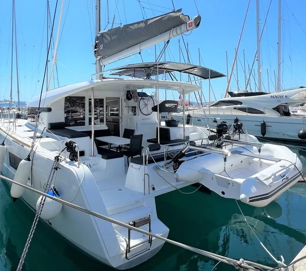 Lagoon 40 - Boatscribe.com