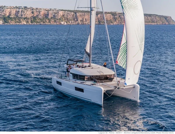 Lagoon 40 - Boatscribe.com