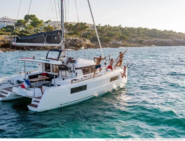 Lagoon 40 - Boatscribe.com
