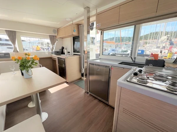 Lagoon 40 - Boatscribe.com