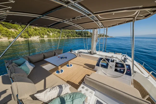 Bali 4.8 - Boatscribe.com