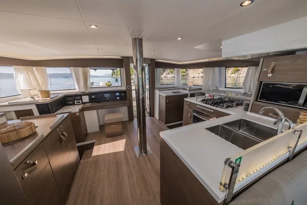 Bali 4.8 - Boatscribe.com