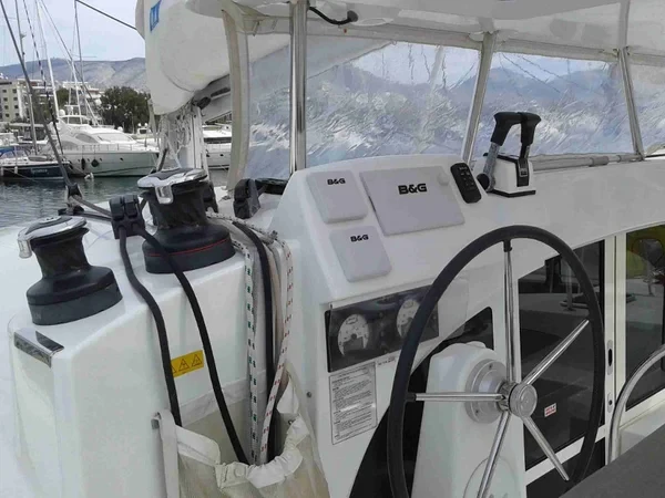 Lagoon 380 S2 - Boatscribe.com