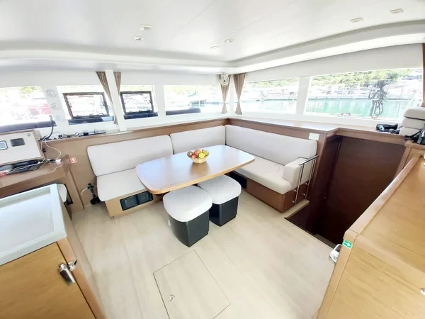 Lagoon 450 F - Boatscribe.com