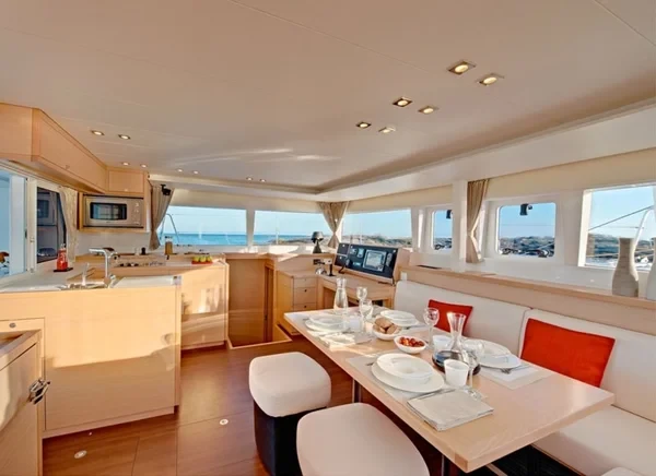 Lagoon 450 F - Boatscribe.com
