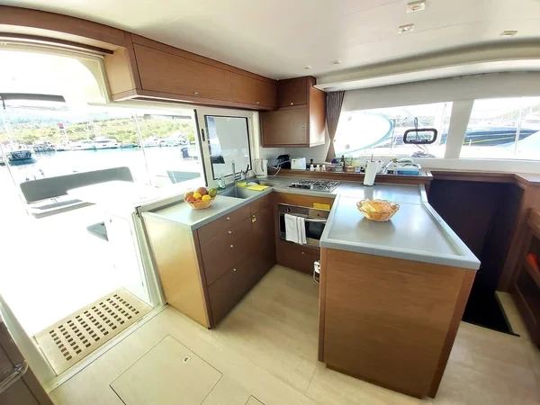 Lagoon 450 F - Boatscribe.com