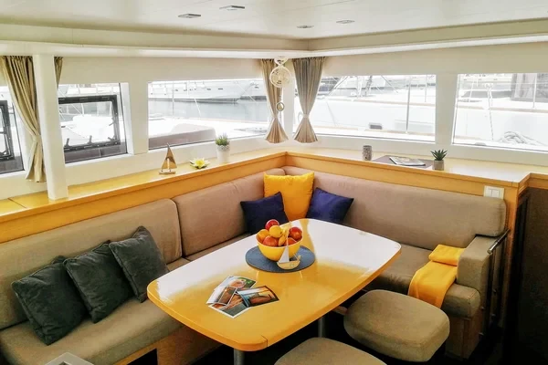 Lagoon 450 F - Boatscribe.com