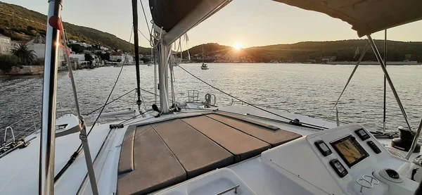 Lagoon 450 F - Boatscribe.com