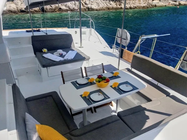 Lagoon 450 F - Boatscribe.com