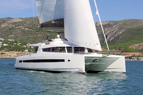 Bali 5.4 - Boatscribe.com