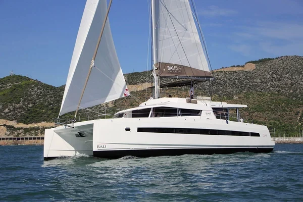 Bali 5.4 - Boatscribe.com
