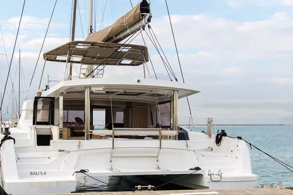 Bali 5.4 - Boatscribe.com