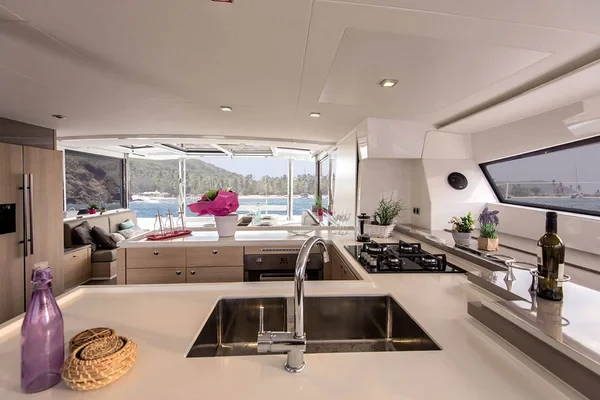Bali 5.4 - Boatscribe.com