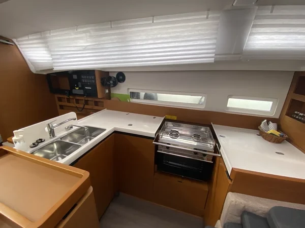 Sun Odyssey 410 - Boatscribe.com