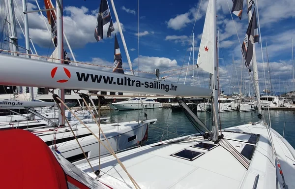 Oceanis 46.1 - Boatscribe.com
