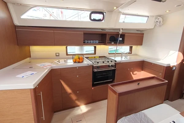 Oceanis 46.1 - Boatscribe.com