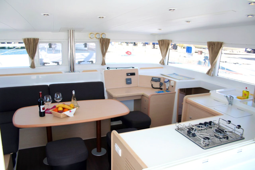 Lagoon 400 - Boatscribe.com