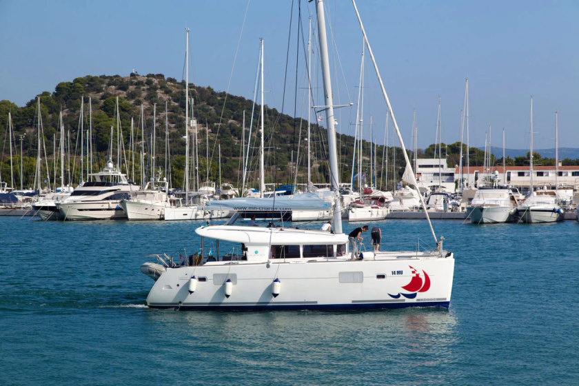 Lagoon 400 - Boatscribe.com