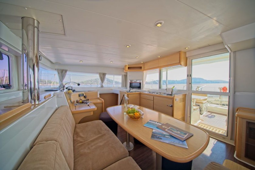Lagoon 400 - Boatscribe.com