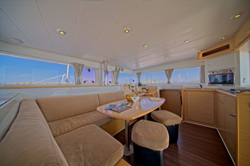 Lagoon 400 - Boatscribe.com