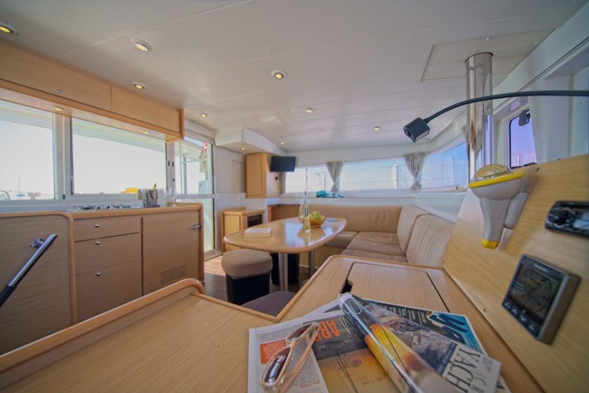 Lagoon 400 - Boatscribe.com