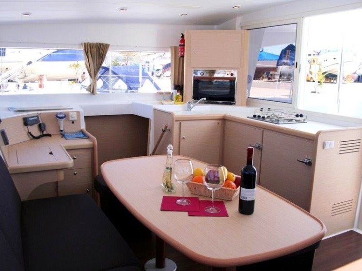 Lagoon 400 - Boatscribe.com