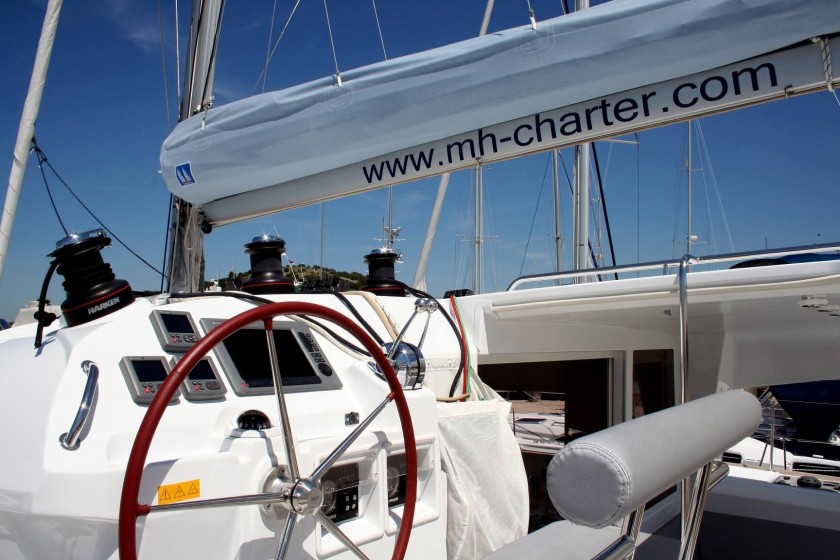 Lagoon 400 - Boatscribe.com
