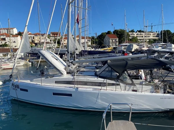 Sun Odyssey 380 - Boatscribe.com