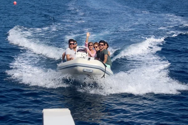 Lagoon 52 F - Boatscribe.com