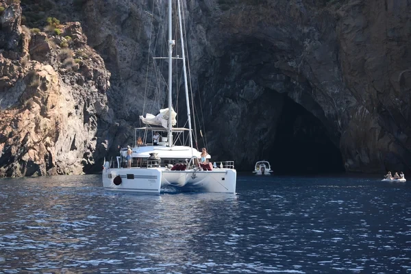 Lagoon 52 F - Boatscribe.com