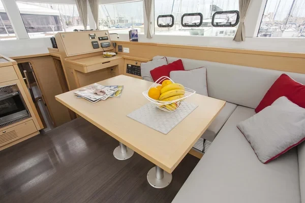 Lagoon 39 - Boatscribe.com