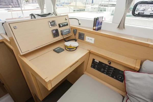 Lagoon 39 - Boatscribe.com