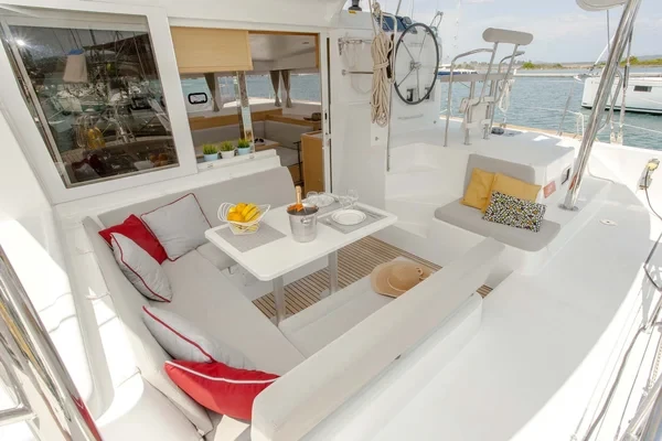 Lagoon 39 - Boatscribe.com