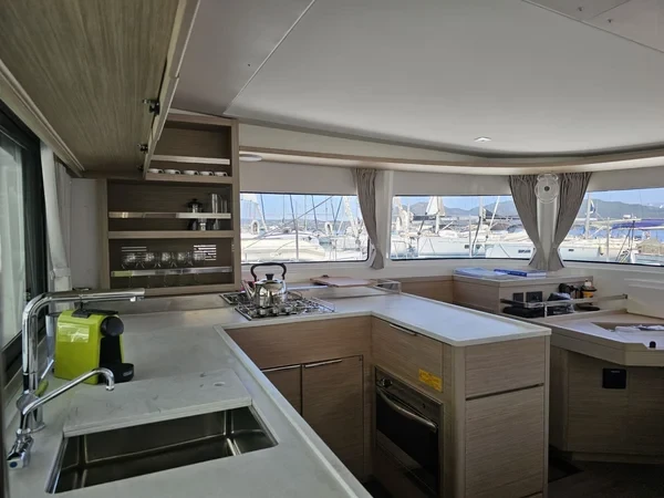 Lagoon 46 - Boatscribe.com