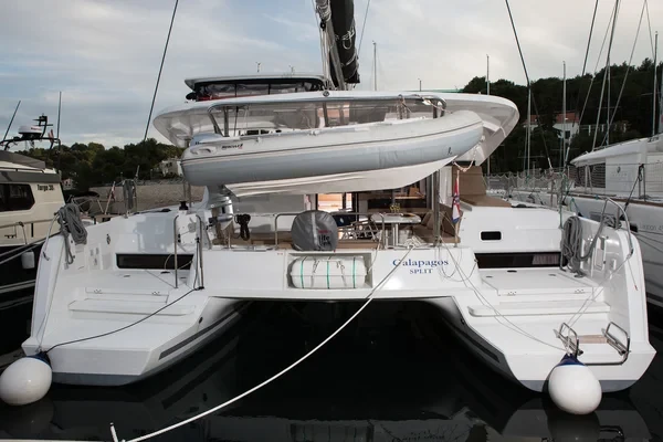 Lagoon 42 - Boatscribe.com