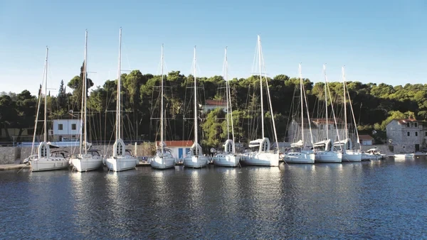 Lagoon 42 - Boatscribe.com
