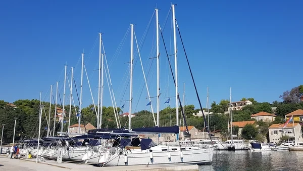 Lagoon 42 - Boatscribe.com
