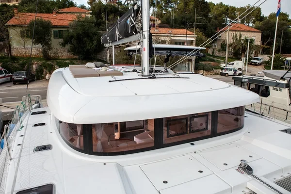 Lagoon 42 - Boatscribe.com