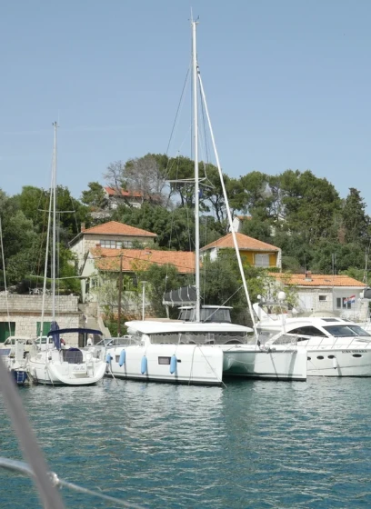 Lagoon 42 - Boatscribe.com