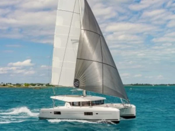 Lagoon 42 - Boatscribe.com