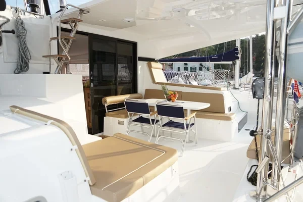 Lagoon 42 - Boatscribe.com